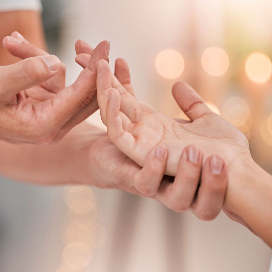 Massaggio reiki mani